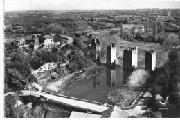 86 LUSSAC LES CHATEAUX AK#DC922 VUE AERIENNE DE L ETANG ET DE L ANCIEN PONT DU CHATEAU FEODAL - Lussac Les Chateaux