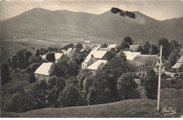 63 BROSSOULEILLE AN#MK0540 LE HAMEAU ET LES MONTS DORE - Auvergne Types D'Auvergne