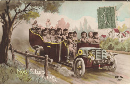 FANTAISIES AO#AL000524  MULTIPLES BEBES DANS UNE VOITURE ANCIENNE - Babies