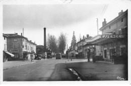 69 BELLEVILLE SUR SAONE AP#DC735 LA CROISEE STATION ESSENCE VEHICULES D EPOQUE - Belleville Sur Saone