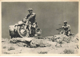 MILITARIA  AO#AL000910 MILITAIRES AVEC UN SIDE CAR ET UNE MOTO - Equipment