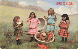 VOEUX  AO#AL000681 JOYEUSES PAQUES PETITES FILLES OUVRANT UN OEUF GEANT AVEC DES JOUETS A L INTERIEUR - Easter