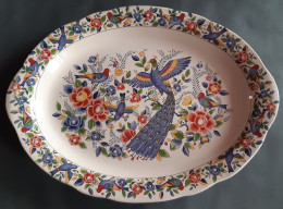 Grand Plat Ovale En Faïence, Richement Décoré Avec Paon, Oiseaux Et Fleurs. Très Bon état. Dimensions 48cm X 35cm. - Borden