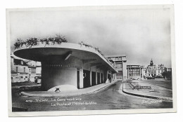 VICHY - La Gare Routière - La Poste Et L'Hôtel De Ville - Edit. La Cicogne - N° 478 - Circulé En 1948 - - Vichy