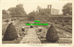 R608061 London. Hampton Court Palace. Tudor Garden. John Swain. H. M. Office Of - Other & Unclassified