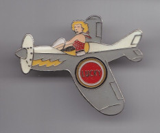 Pin's  Tabac Cigarettes Lucky Pin Ups Avion  Réf 3952 - Autres & Non Classés