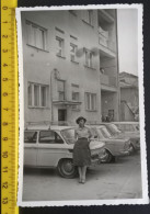 #16  Anonymous Persons  - Woman Femme With Old Car - Anonyme Personen