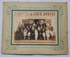 PHOTOGRAPHIE - MARIAGE - DEVANTURE DE COMMERCE - HOTEL & CAFE ASTIE - PHOTOG. : L. AMAT MONTESPIEU PRES DE CASTRES -1924 - Personas Anónimos