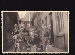 Vive La France - Groep Personen Bij Een Wagen - Fotokaart - Patriotiques