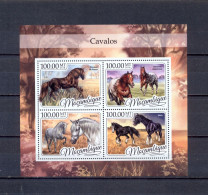 MOZAMBIQUE - MNH - HORSES -  MI.NO.8764/7 - CV = 22 € - Mozambico