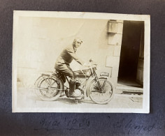 Moto Ancienne De Marque Modèle Type ? * Motos Motocyclette Transport * Photo Ancienne 9x6.5cm 1926 - Motos