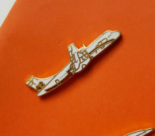 SUPER PIN'S "AVION "BOING 42" En émail Grand Feu Base Or, Format 3,2X0,8cm - Airplanes