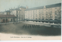 CPA Paris Lycée Montaigne Cour Du Premier Collège - Bildung, Schulen & Universitäten