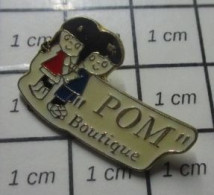 712F Pin's Pins / Beau Et Rare : MARQUES / POM' BOUTIQUE 2 ENFANTS - Marques