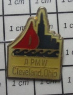 713A Pin's Pins / Beau Et Rare / VILLES / CLEVELAND OHIO USA APMW BATEAU ? VOILE ROUGE - Steden