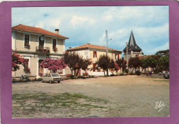 40 Pontenx-les-Forges La Place De La Mairie Au Fond L'église    Automobiles Renault 16 - Other & Unclassified