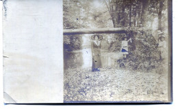 Carte Photo D'une Femme élégante Avec Une Petite Fille Et Un Petit Garcon A Coté D'une Rivière En Foret Vers 1910 - Anonymous Persons