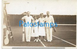 228105 REAL PHOTO SPORT COSTUMES COUPLE PLAYING TENNIS TENIS POSTAL POSTCARD - Fotografía