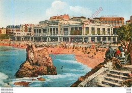 64.  BIARRITZ . La Plage Devant Le Casino . - Biarritz