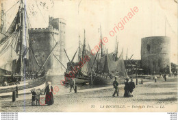 17.  LA ROCHELLE .  Entrée Du Port . - La Rochelle