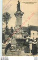 56.  SIANTE ANNE D'AURAY .  L'Entrée à La Fontaine . CPA Animée . - Sainte Anne D'Auray