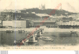 69.  LYON .  Le Palais De Justice Et Le Côteau De Fourvière .  La Tour Et Le Restaurant Gay . - Autres & Non Classés