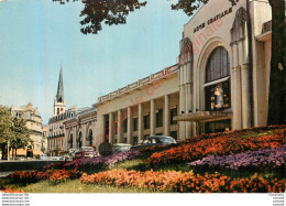 73.  AIX LES BAINS .  Etablissement Thermal Et Parterres Fleuris . Rue Davat Et Clocher De L'Eglise Notre-Dame . - Aix Les Bains