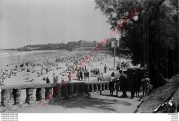 64.  BIARRITZ .  La Grande Plage Et Le Phare . - Biarritz