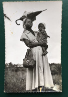 Jeune Mère En Promenade, Lib "Au Messager", N° 1939 - Cameroun