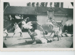 Photo Jeunes Danseuses à L'ile Bouchard En 1946 - Anonymous Persons