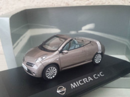 Norev Nissan Micra C+C Echelle 1/43 En Boite Vitrine Et Surboite Carton. Le Toit Et Dans Le Coffre Et Se Déplie - Norev