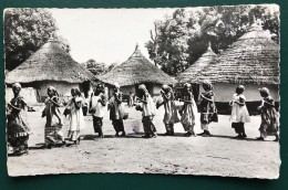 Danses Au Village, Lib "Au Messager", N° 1948 - Cameroun