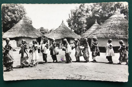 Danses Au Village, Lib "Au Messager", N° 1948 - Kameroen