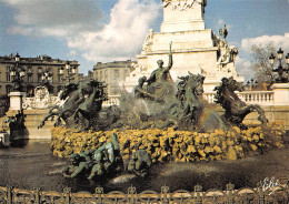 BORDEAUX Les Fontaines De Bronze Monument Aux Girondins 2 (scan Recto Verso)MG2809 - Bordeaux