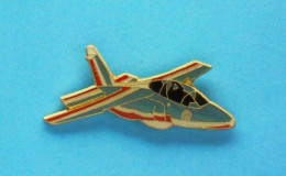 1 PIN'S //   ** ARMÉE DE L'AIR / ALPHA-JET DE LA  PATROUILLE DE FRANCE ** - Militair & Leger