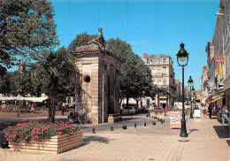 ROCHEFORT SUR MER La Fontaine Colbert Le Centre Pietonnier La Rue De La Republique    23  (scan Recto Verso)MG2836 - Rochefort