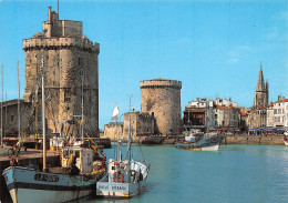 LA ROCHELLE  Les Bâteaux De Pêche Dans Le Port     9 (scan Recto Verso)MG2845 - La Rochelle