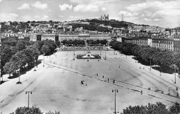 LYON Place De BELLECOUR Et Colline De Fourvière  45 (scan Recto Verso)MG2852BIS - Lyon 5