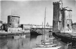 LA ROCHELLE Entree Du Port- Tours De La Chaine Et St NICOLAS 19  (scan Recto Verso)MG2864TER - La Rochelle