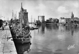 LA ROCHELLE Le Port Et Les Trours St Nicolas, De La Chaine Et De La Lanterne    48  (scan Recto Verso)MG2864TER  - La Rochelle