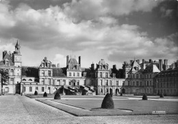 FONTAINEBLEAU Le Palais  - Cour Du Cheval Blanc Ou Des Adieux  23  (scan Recto Verso)MG2882BIS - Fontainebleau