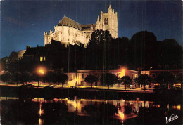 AUXERRE  L'Yonne Et La Cathédrale St Etienne, Vues De Nuit   12 (scan Recto Verso)MG2890 - Auxerre