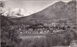 65. ARGELES GAZOST . CPA . Edit JOVE. VUE GENERALE.  LE MASSIF DES GABIZOS. ANNEE 1964 + TEXTE - Argeles Gazost