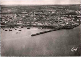 DOUARNENEZ. -  Vue Aérienne Du Port Et De  La Ville   -  Non Circulée.    Photo Véritable. - Douarnenez