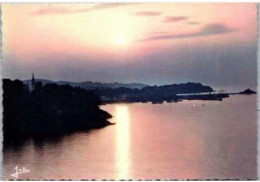 DOUARNENEZ. -  Coucher De Soleil Sur Le Port.   -  Non Circulée. - Douarnenez