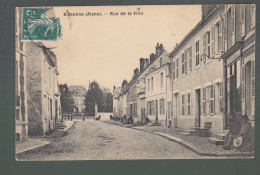 CP - 02 - Sissonne - Rue De La Ville - Sissonne