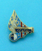 1 PIN'S //  ** GENDARMERIE NATIONALE / EGM 25 / 1 ESCADRON ** . (CMT Paris) - Army