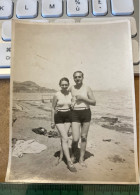 Réal Photo Pin-up Plage - Un Couple Sur La Plage - Pin-up