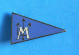 1 BROCHE //  ** ANCIEN LOGO / VILLAGE CLUB MÉDITERRANÉE / CLUB MED // 1950 ** - Autres & Non Classés