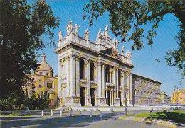 AK 216867 ITALY - Roma - Basilica S. Giovanni In Laterano - Iglesias
